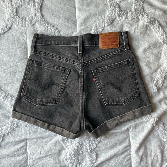 Levi’s Wedgie Fit Shorts - Picture 6 of 7